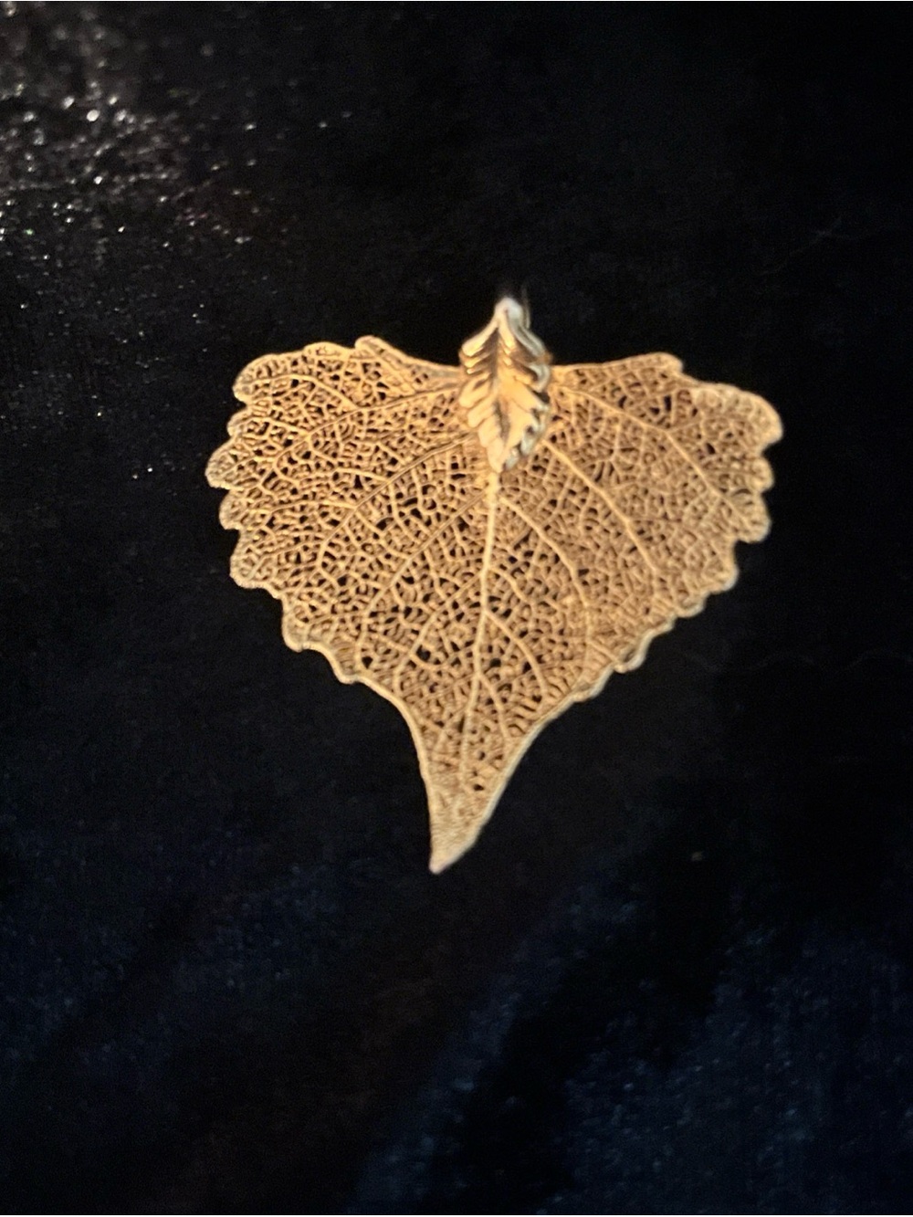 Delicate Gold Leaf Pendant Necklace